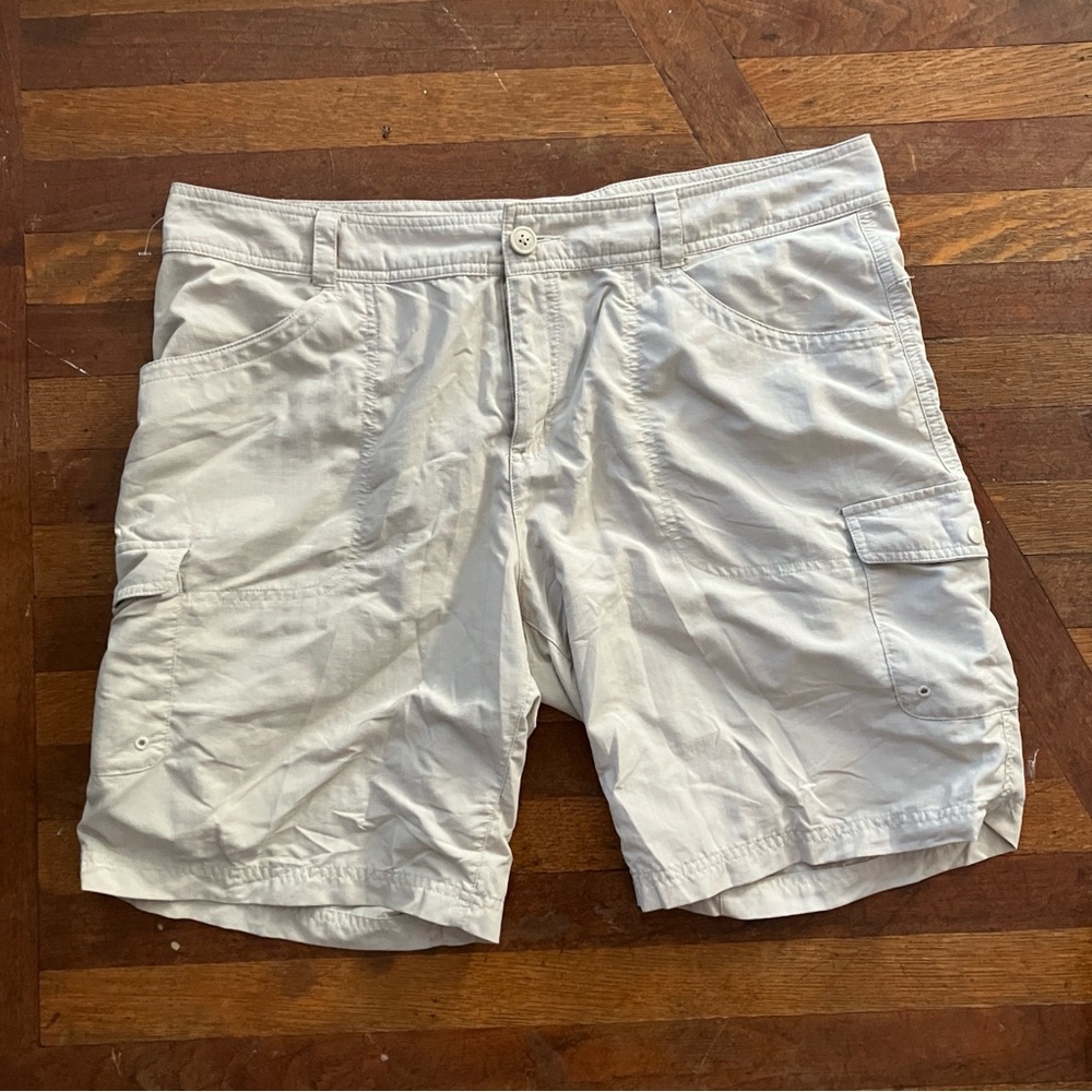 Women's Columbia Cargo Shorts - Beige